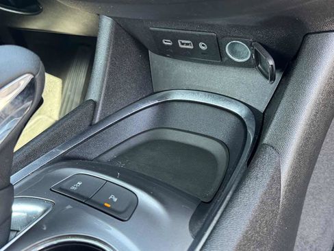 Used 2025 Chevrolet Malibu LT FWD image 17