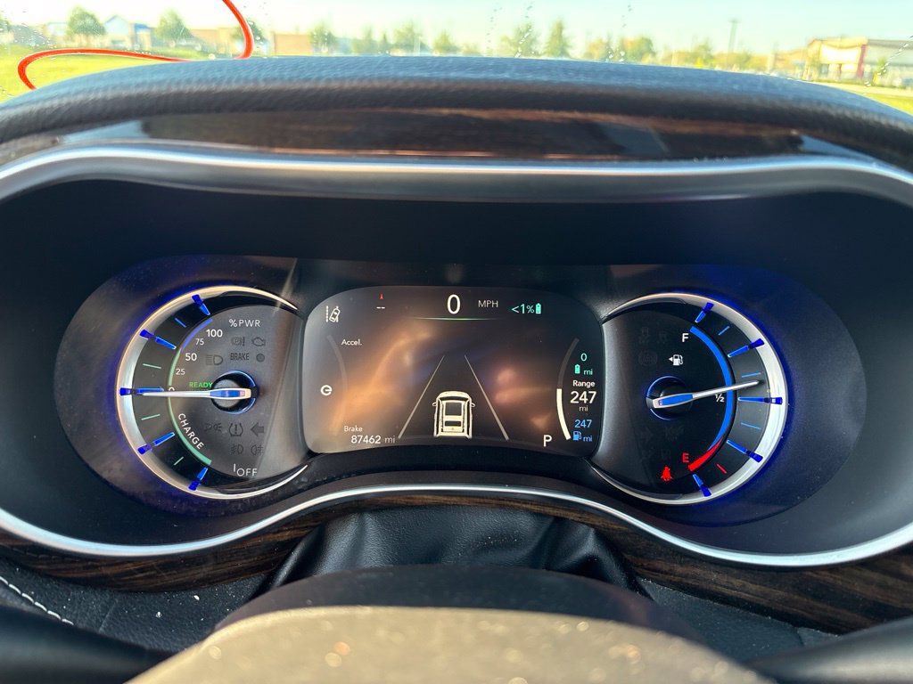 Used 2022 Chrysler Pacifica Limited FWD image 27