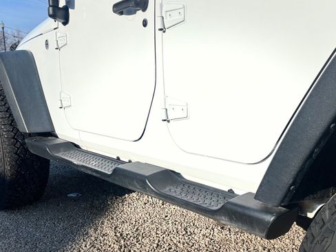 Used 2016 Jeep Wrangler Unlimited Sahara image 19