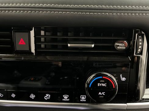 Used 2025 Nissan Rogue SL image 48