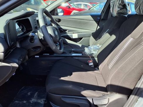 New 2026 Hyundai Elantra SEL Sport FWD image 9
