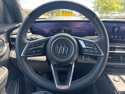 Used 2025 Buick Enclave Avenir w/ Super Cruise Package FWD image 9