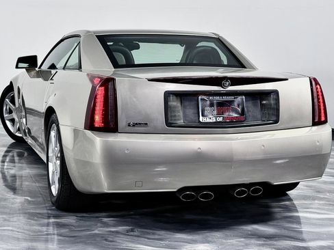 Used 2006 Cadillac XLR RWD image 19