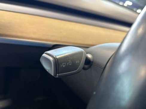 Used 2019 Tesla Model 3 Standard Range Plus image 19