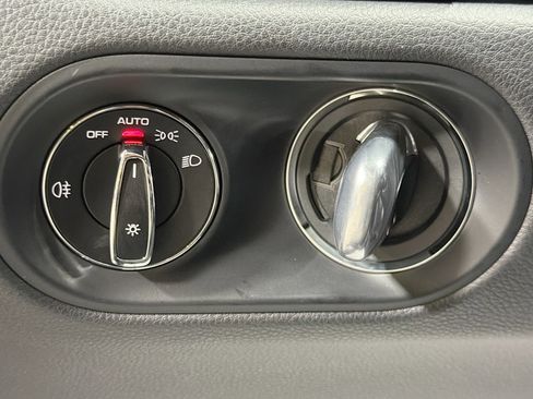 Certified 2025 Porsche Macan image 35