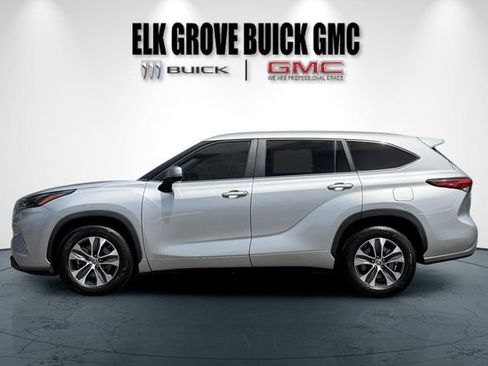 Used 2023 Toyota Highlander XLE FWD image 7