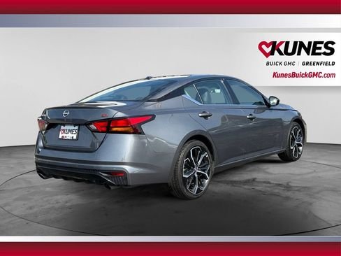 Used 2024 Nissan Altima 2.5 SR FWD image 10