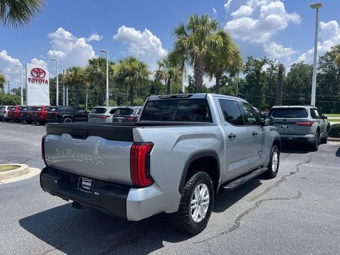 Used 2022 Toyota Tundra SR5 w/ SR5 Convenience Package AWD/4WD image 10