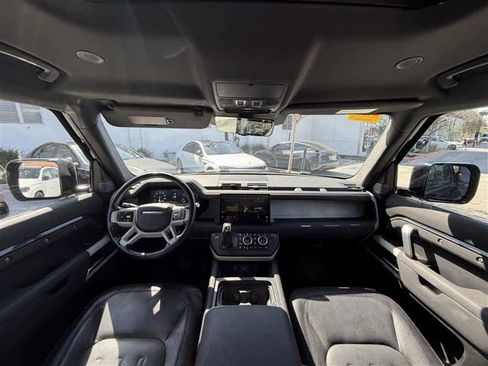Used 2022 Land Rover Defender 110 X-Dynamic SE image 8