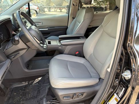 Used 2024 Toyota Sienna XLE image 25