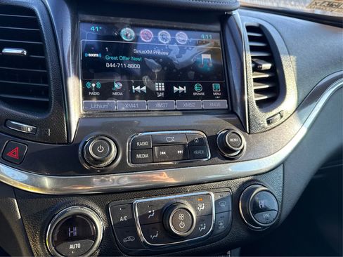 Used 2017 Chevrolet Impala LT w/ Convenience Package image 16