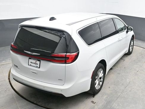 Used 2023 Chrysler Pacifica Touring-L image 24