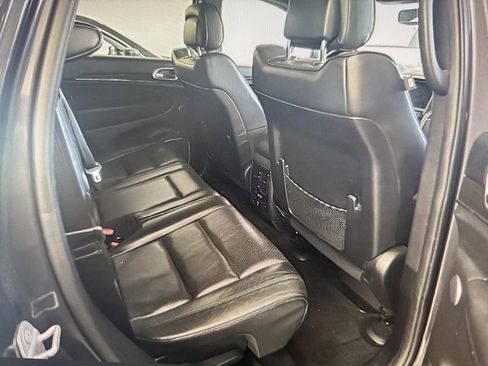 Used 2018 Jeep Grand Cherokee Overland w/ Jeep Active Safety Group image 8