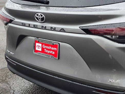 New 2026 Toyota Sienna XLE AWD/4WD image 15