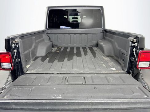 Used 2022 Jeep Gladiator Willys image 26