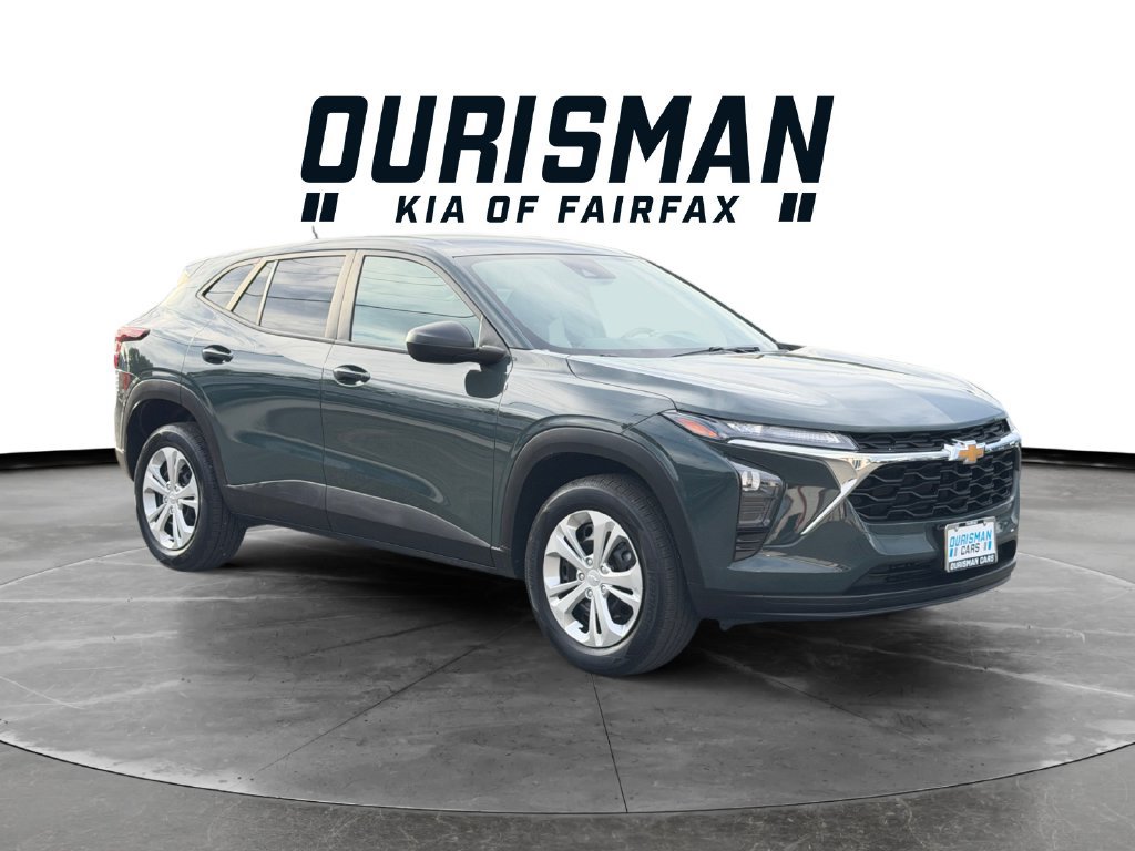 Used 2025 Chevrolet Trax LS w/ Driver Confidence Package FWD image 1