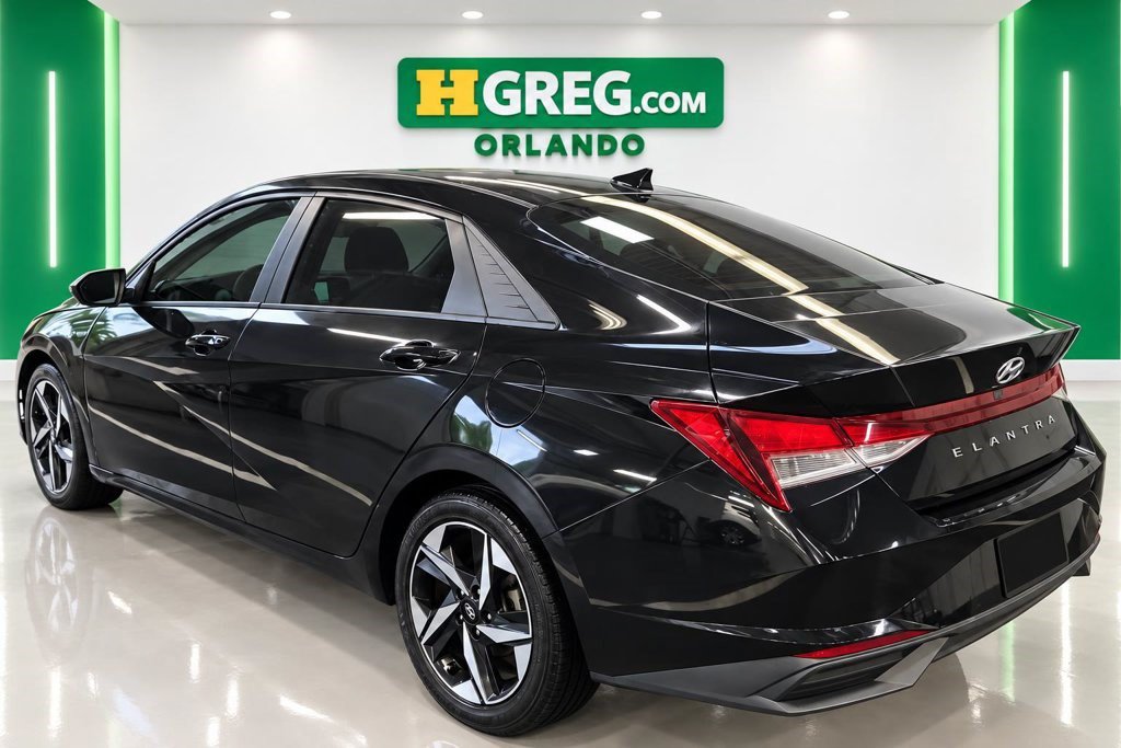 Used 2023 Hyundai Elantra SEL w/ Convenience Package FWD image 2
