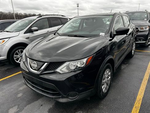 Used 2019 Nissan Rogue Sport S image 2