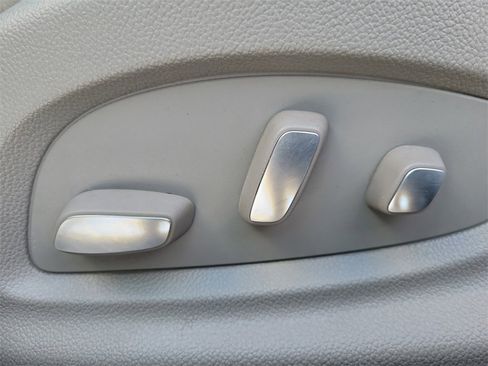 Used 2014 Cadillac XTS Luxury w/ Driver Awareness Package image 16