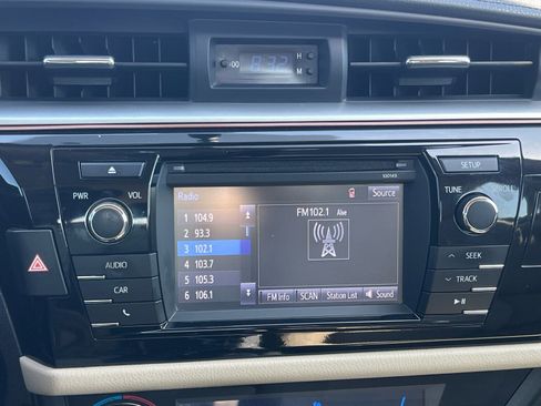 Used 2015 Toyota Corolla LE image 28