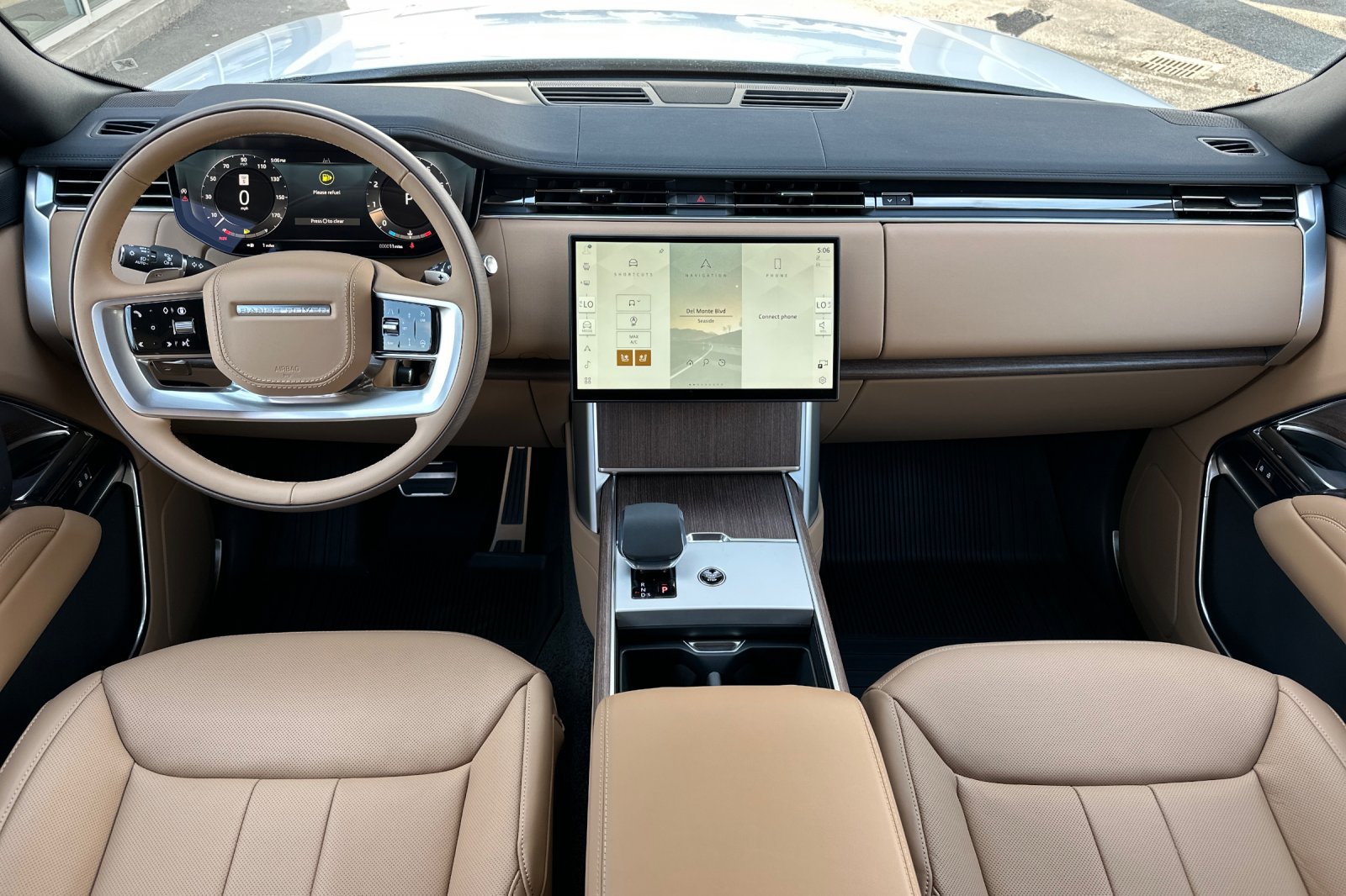 New 2026 Land Rover Range Rover Long Wheelbase SE AWD/4WD image 13