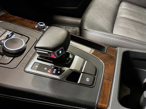 Used 2019 Audi Q5 2.0T Premium w/ Convenience Package image 19