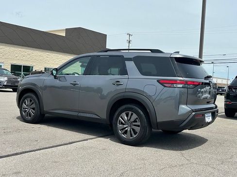 Used 2025 Nissan Pathfinder SV FWD image 5