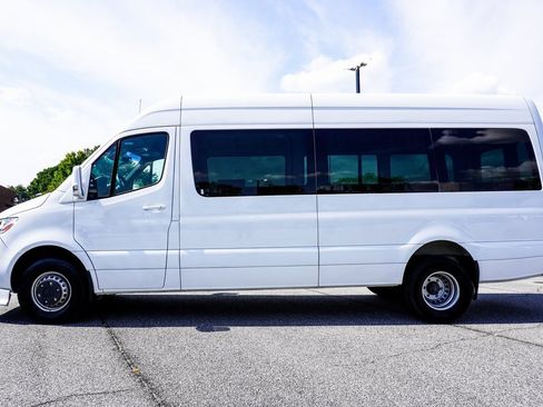 Used 2021 Mercedes-Benz Sprinter 3500 w/ Swivel Seat Package image 8