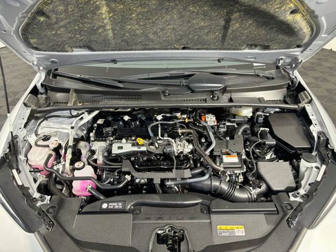 Used 2025 Toyota Prius FWD image 33