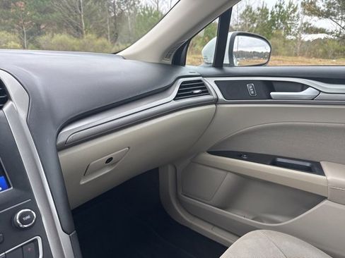 Used 2020 Ford Fusion SE image 23