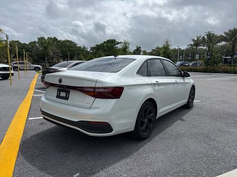 Used 2025 Volkswagen Jetta SE image 5