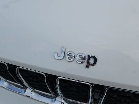 Used 2023 Jeep Grand Cherokee Limited image 12