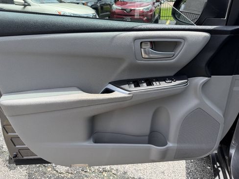 Used 2016 Toyota Camry LE FWD image 7