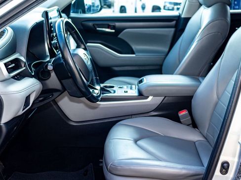 Used 2021 Toyota Highlander XLE image 27