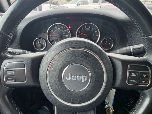 Used 2016 Jeep Wrangler Unlimited Rubicon AWD/4WD image 13