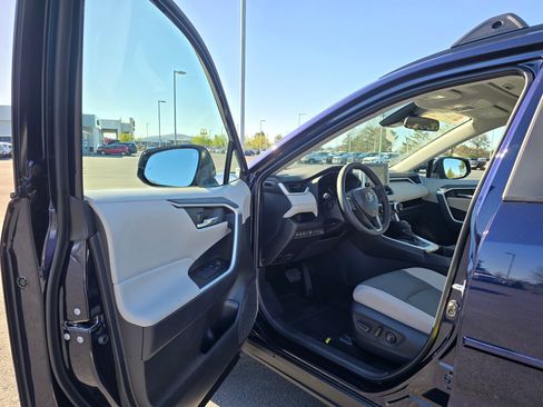 Used 2025 Toyota RAV4 XLE image 18