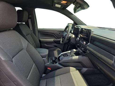 Used 2025 Chevrolet Colorado Trail Boss AWD/4WD image 17