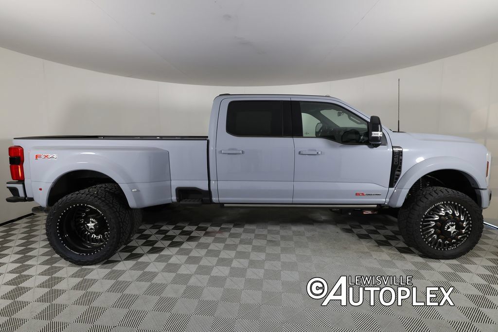Used 2025 Ford F450 Platinum w/ FX4 Off-Road Package AWD/4WD image 4