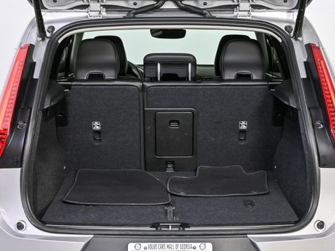 Certified 2025 Volvo XC40 B5 Plus image 28