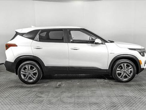 Used 2022 Kia Seltos LX AWD/4WD image 9