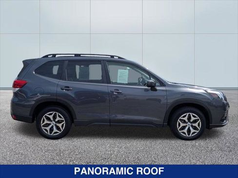 Used 2022 Subaru Forester Premium AWD/4WD image 6