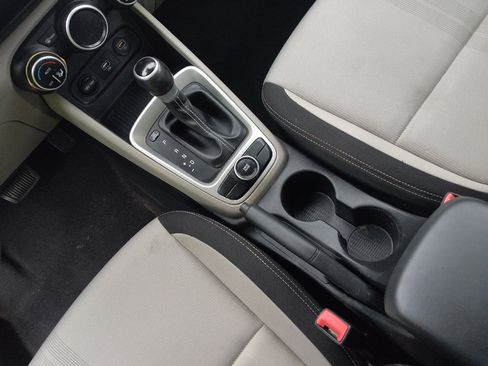 Used 2020 Hyundai Venue SEL w/ Convenience Package image 26