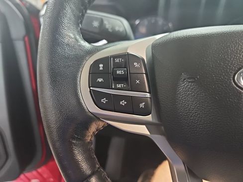 Used 2022 Ford Explorer XLT w/ Equipment Group 202A AWD/4WD image 23