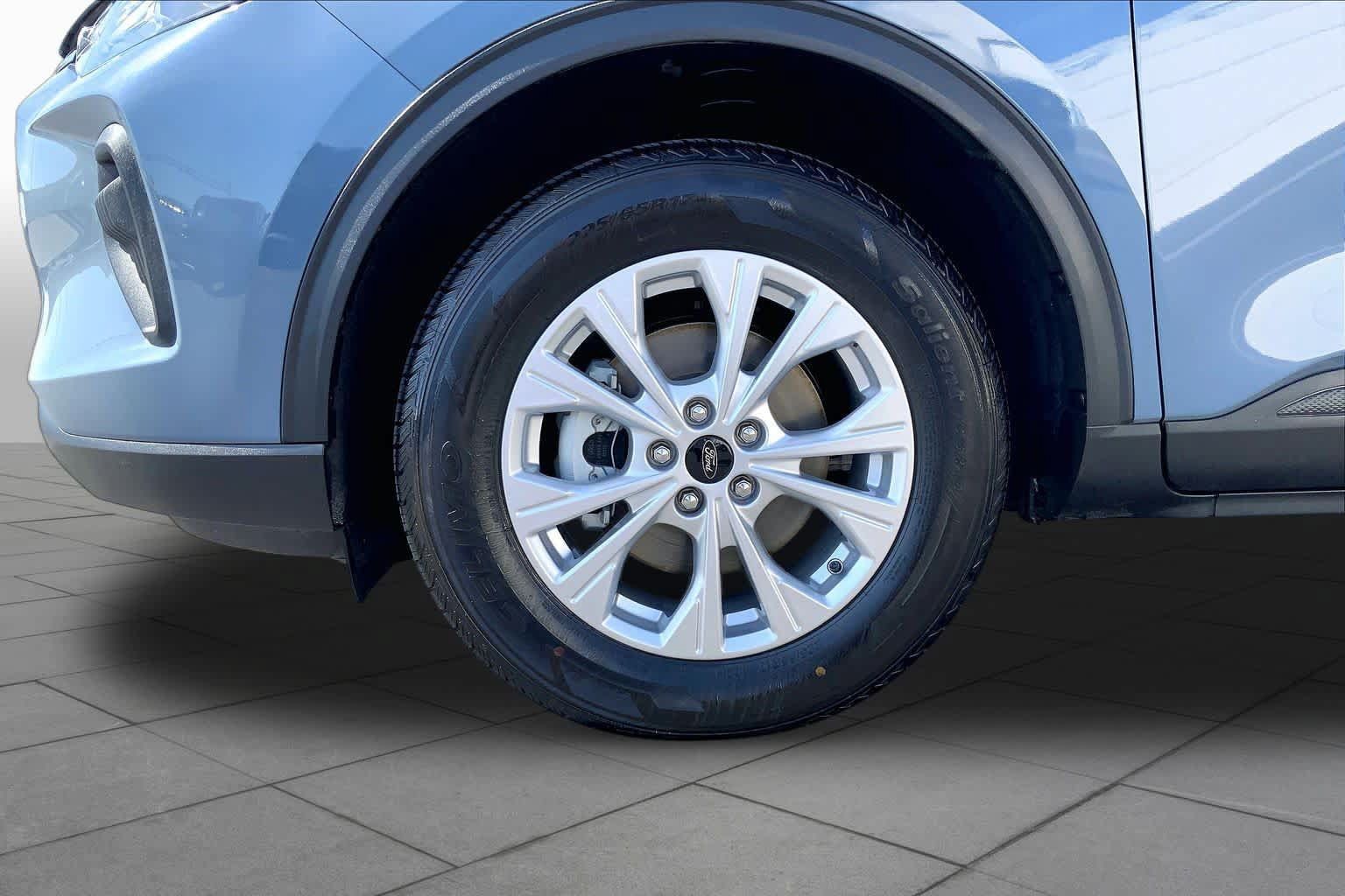 Used 2025 Ford Escape Active AWD/4WD image 10