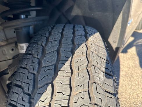 Used 2024 GMC Acadia AT4 w/ Luxury Package image 37