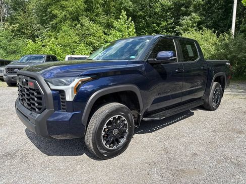 Used 2022 Toyota Tundra SR5 w/ TRD Off-Road Premium Package AWD/4WD image 4