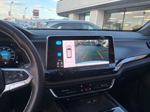 Used 2025 Volkswagen Atlas Cross Sport SEL image 7