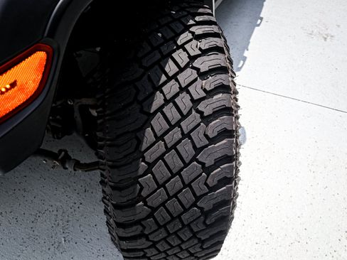 Used 2021 Jeep Gladiator Rubicon w/ Cold Weather Group AWD/4WD image 12