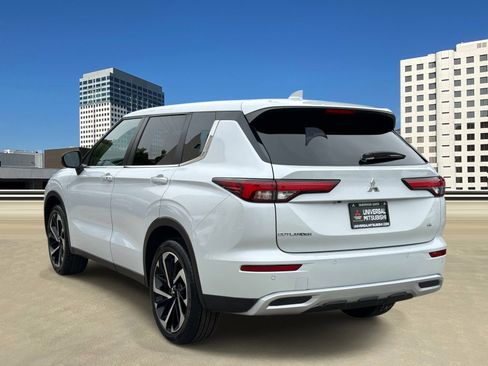 Used 2024 Mitsubishi Outlander FWD image 3