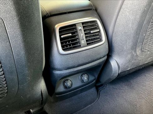 Used 2020 Kia Sorento LX FWD image 10